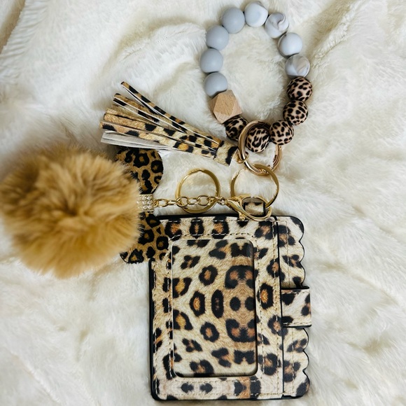 Wristlet keychain pompom wallet - Picture 6 of 6